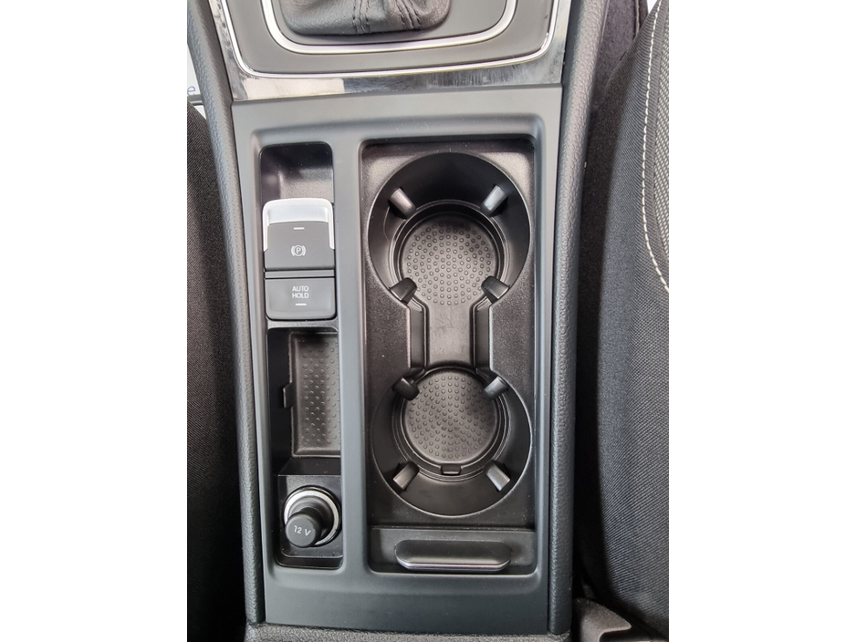 2016 Volkswagen Golf - image 12