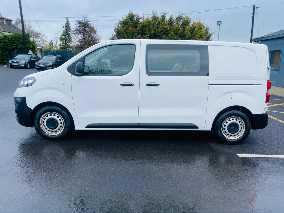 2022 Opel Vivaro - image 10