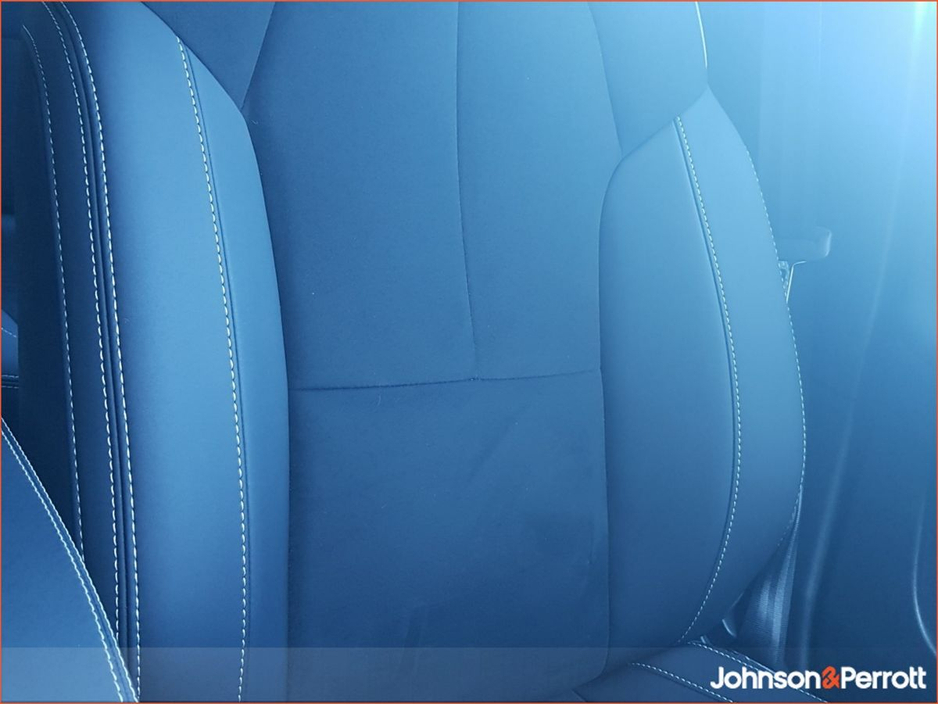 2025 Volvo XC40 2.0 B3 163bhp MHEV Plus Dark (Heated Windscreen / Heated Seats / Cruise Control) €48,900