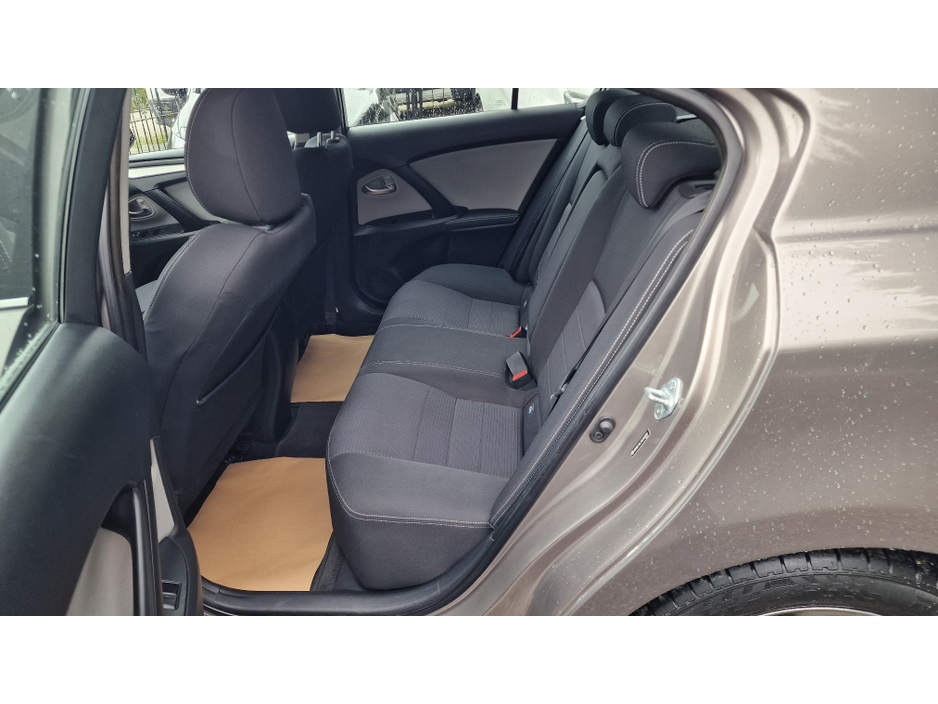 2016 Toyota Avensis - image 11