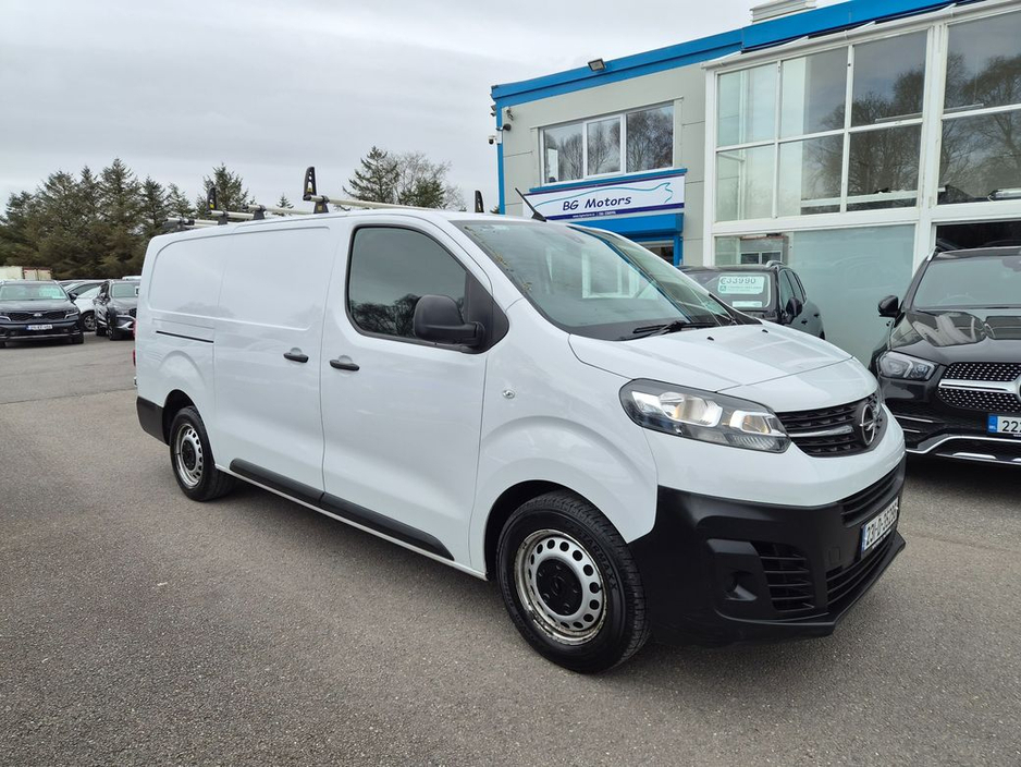 2023 Opel Vivaro - image 6