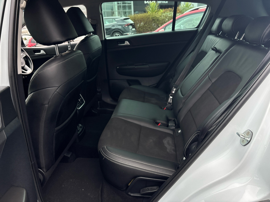 2021 Kia Sportage - image 9