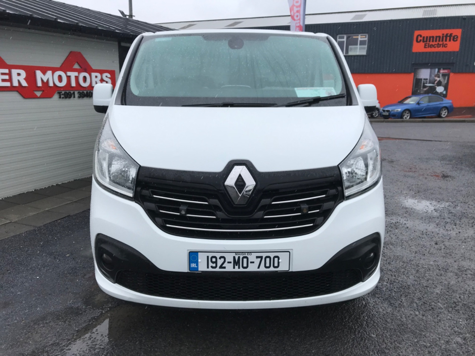 2019 Renault Trafic - image 2