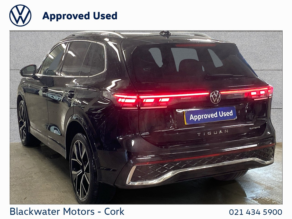 2025 Volkswagen Tiguan - image 3