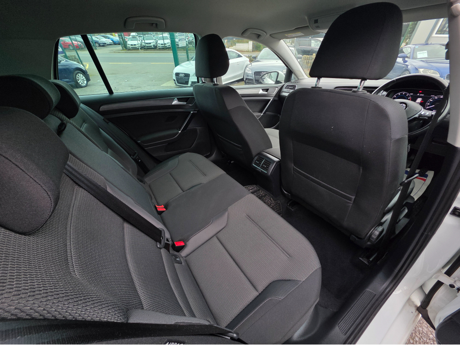 2019 Volkswagen Golf - image 10