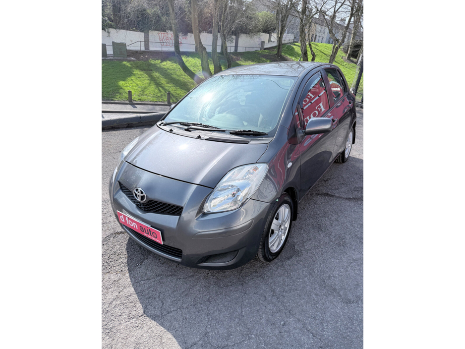 2009 Toyota Yaris - image 5