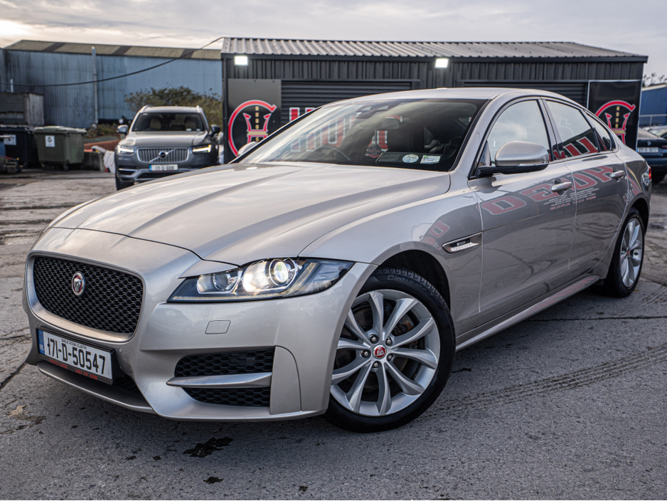 2017 Jaguar XF - image 4