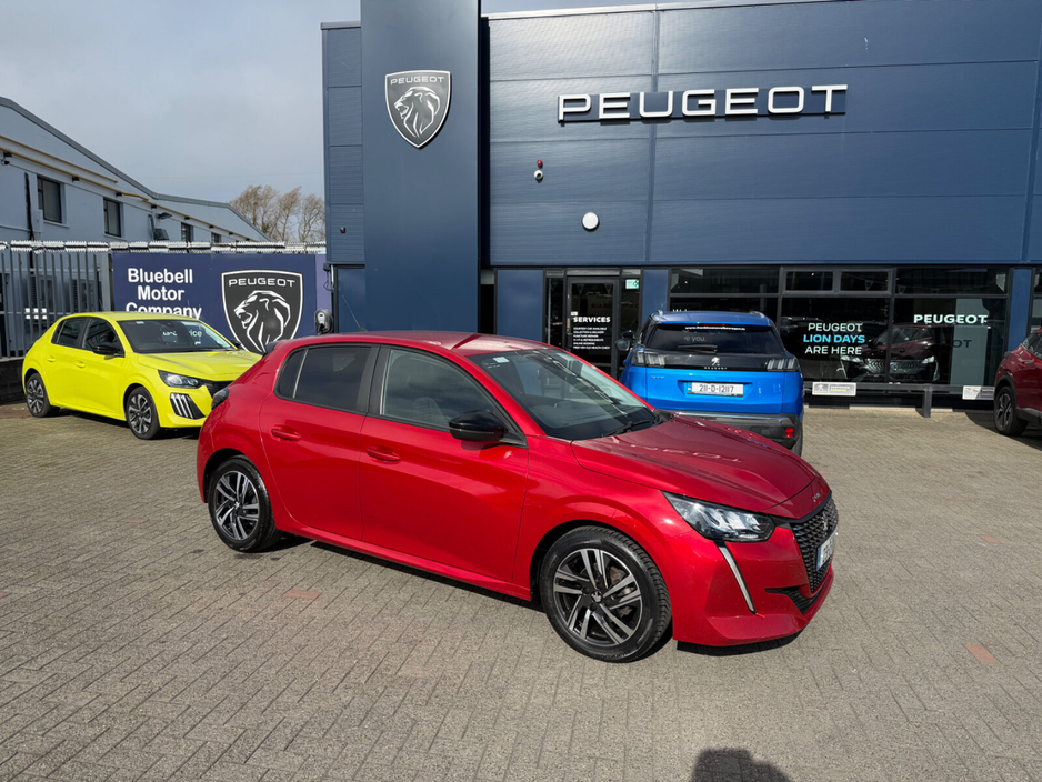 2023 Peugeot 208 - image 2