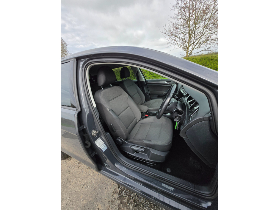 2018 Volkswagen Golf - image 18