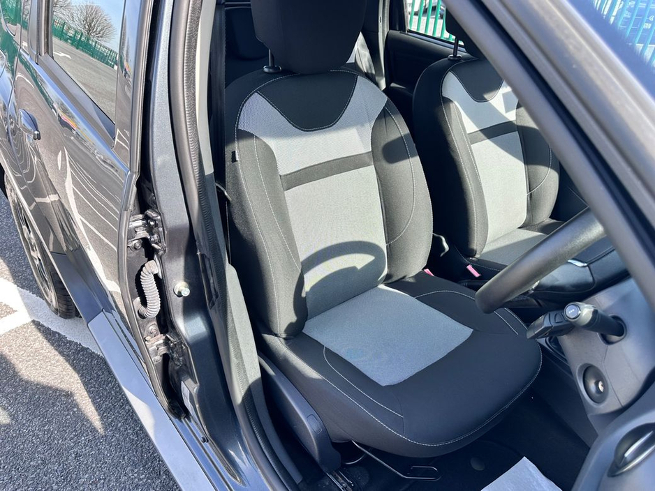 2017 Dacia Duster - image 11