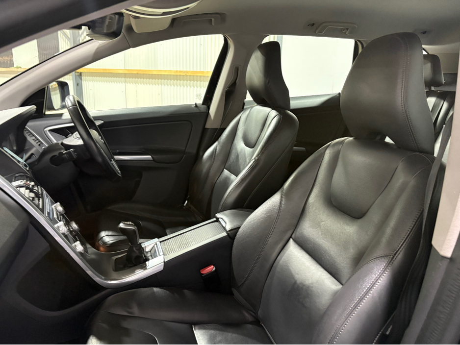 2017 Volvo XC60 SE NAV D4 2.0 TD B4 R-DESIGN MHEV 197BHP €15,950