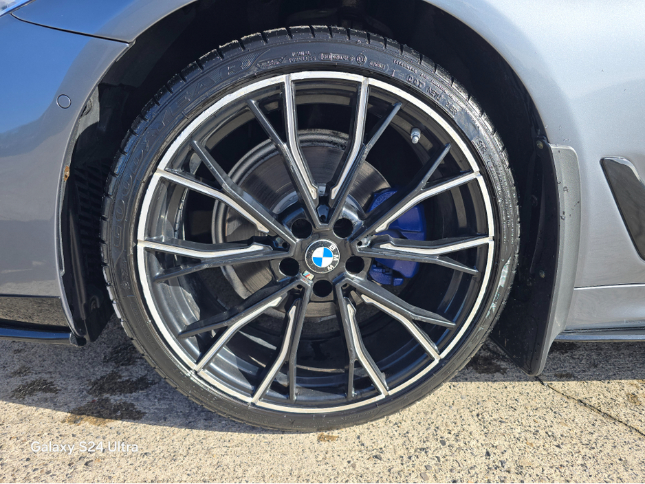 2018 BMW 5 Series - image 11