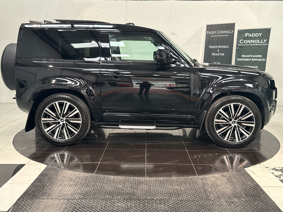 2025 Land Rover Defender - image 34