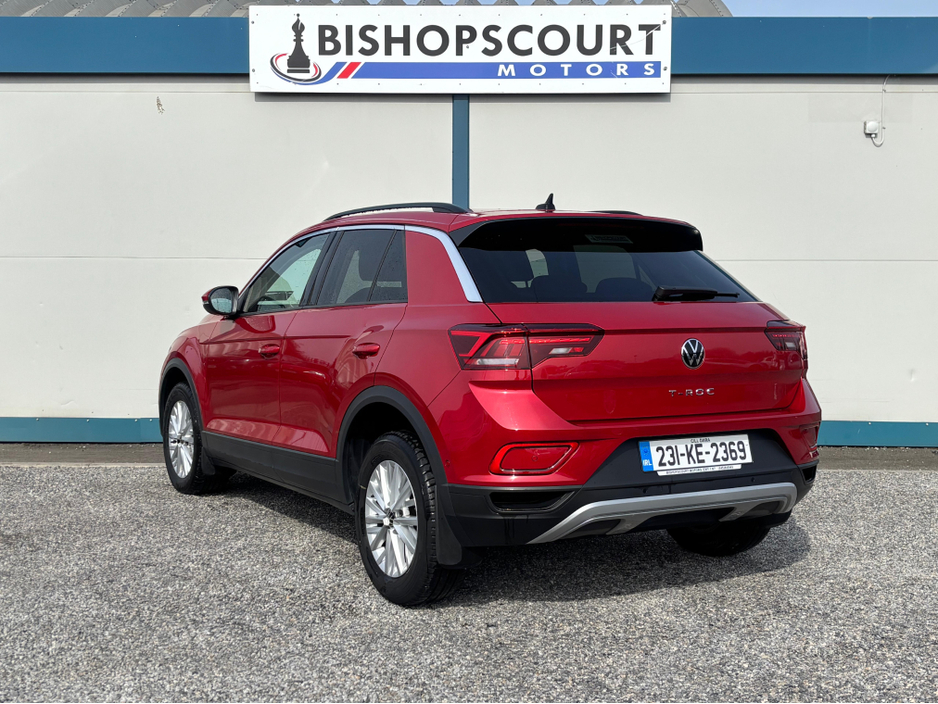 2023 Volkswagen T-Roc - image 8