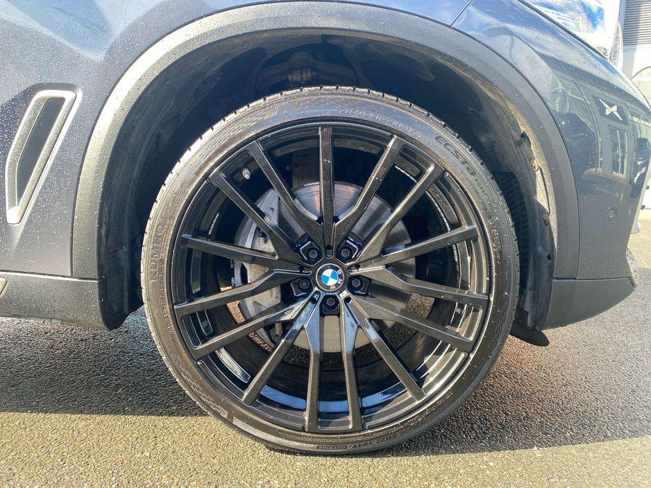 2021 BMW X5 - image 5