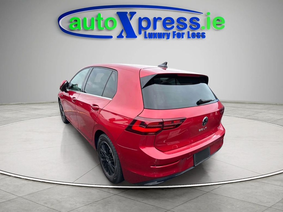 2021 Volkswagen Golf - image 3