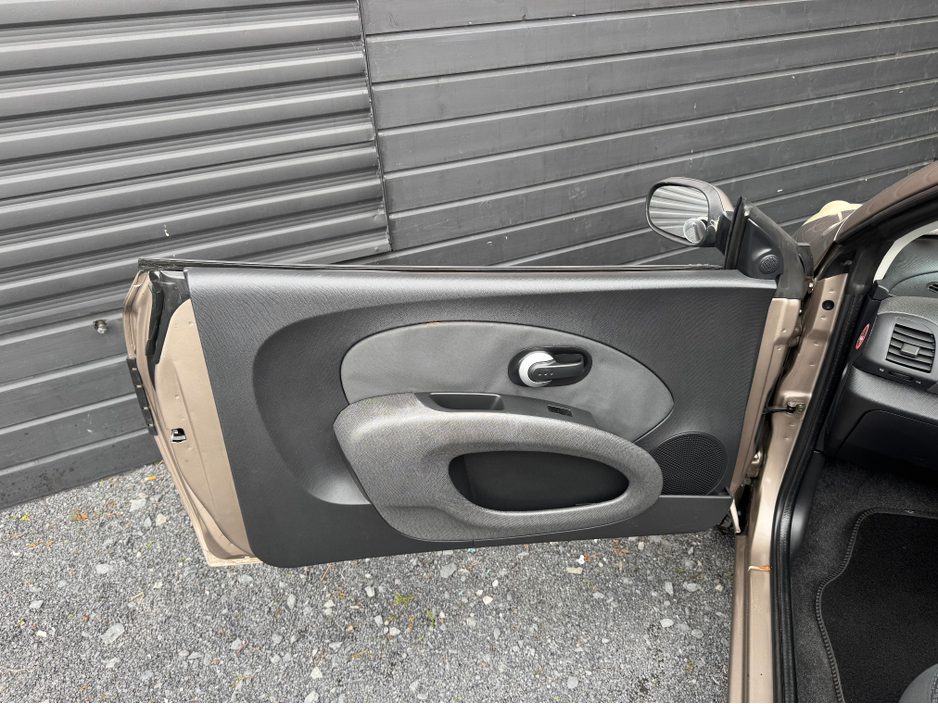 2006 Nissan Micra - image 20