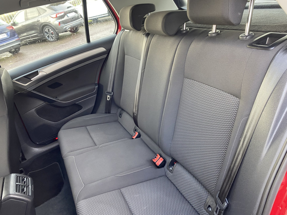 2021 Volkswagen Golf - image 11