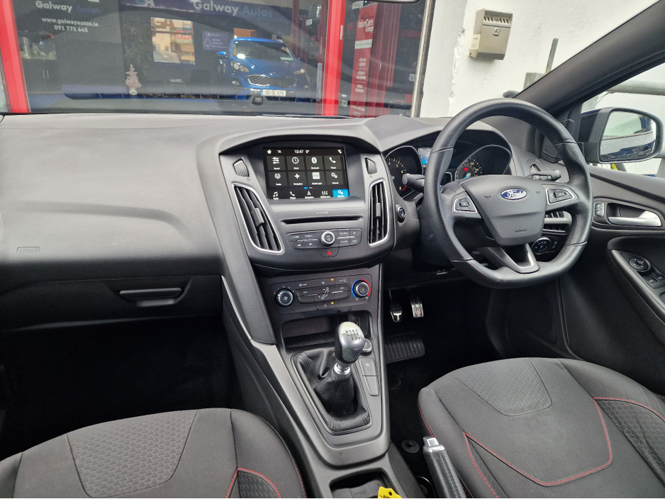 2018 Ford Focus - image 24