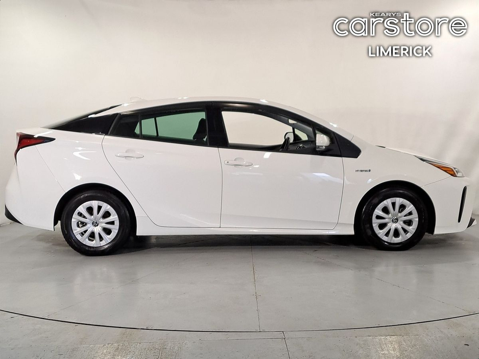2020 Toyota Prius - image 2