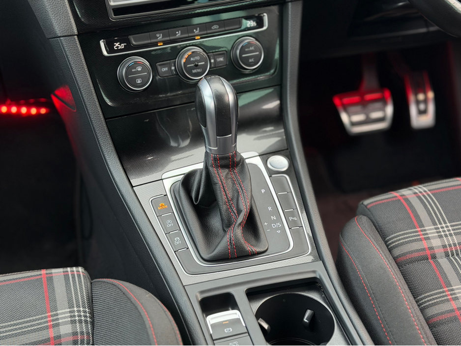 2017 Volkswagen Golf - image 41