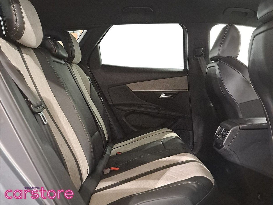 2021 Peugeot 3008 - image 13