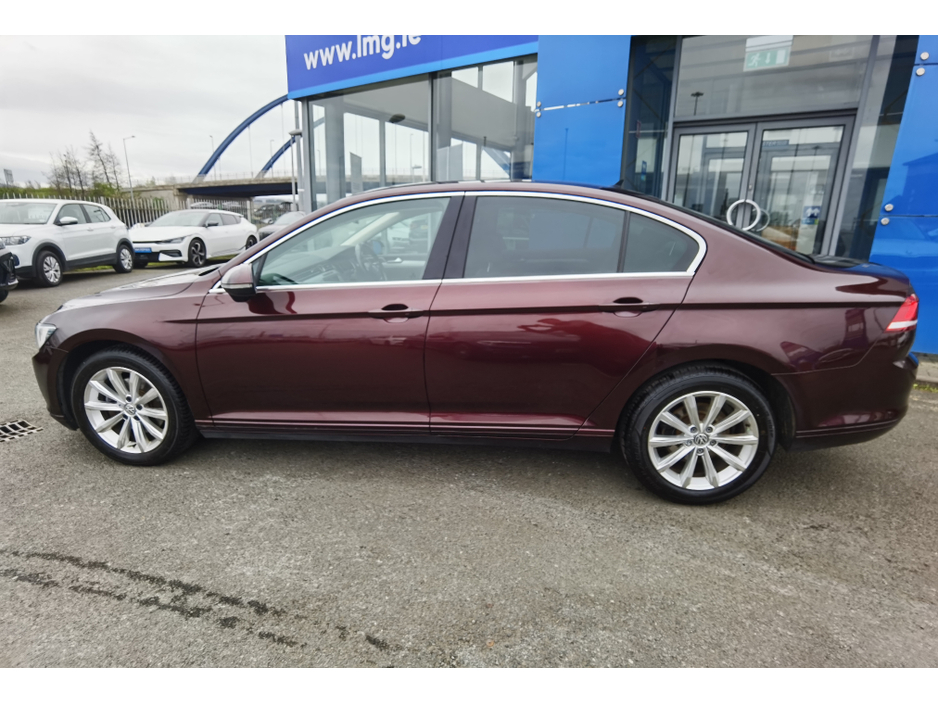 2018 Volkswagen Passat - image 7