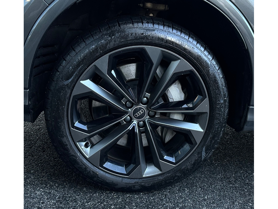 2025 Audi Q7 - image 23