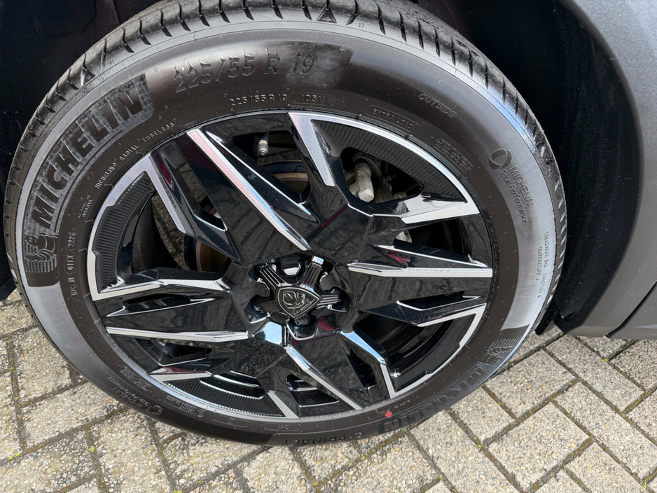 2025 Peugeot 3008 - image 4