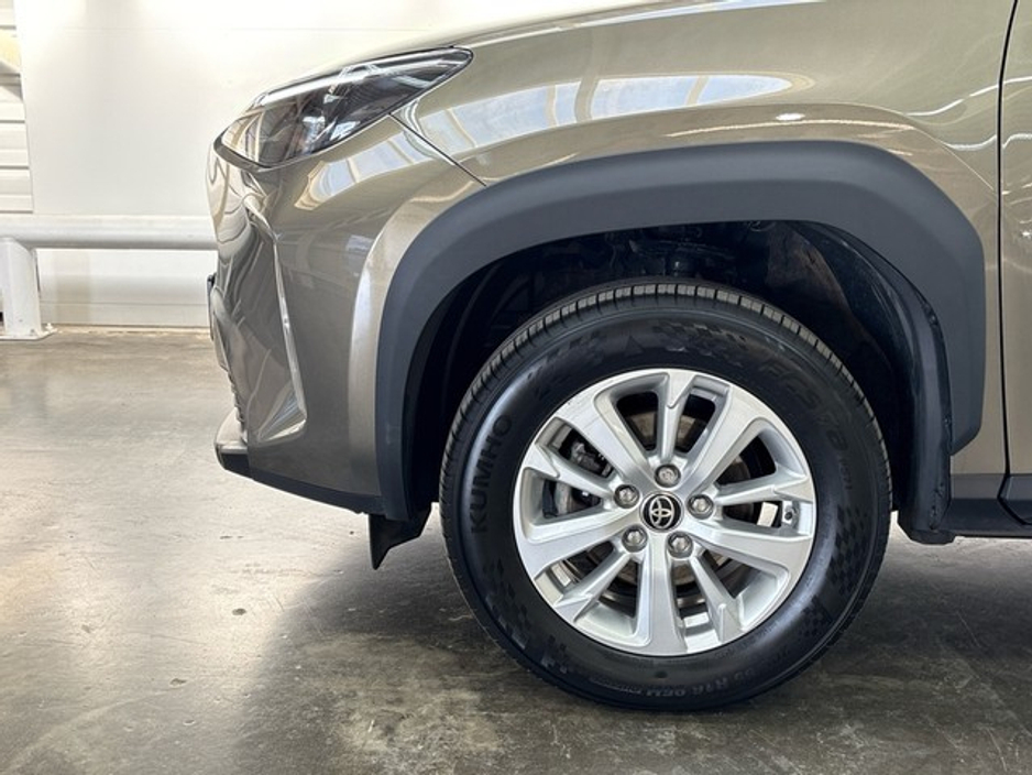 2024 Toyota Yaris Cross - image 18