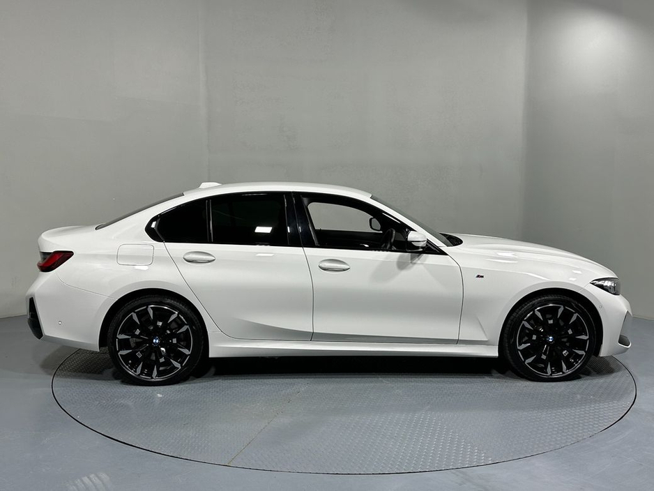 2025 BMW 3 Series - image 8