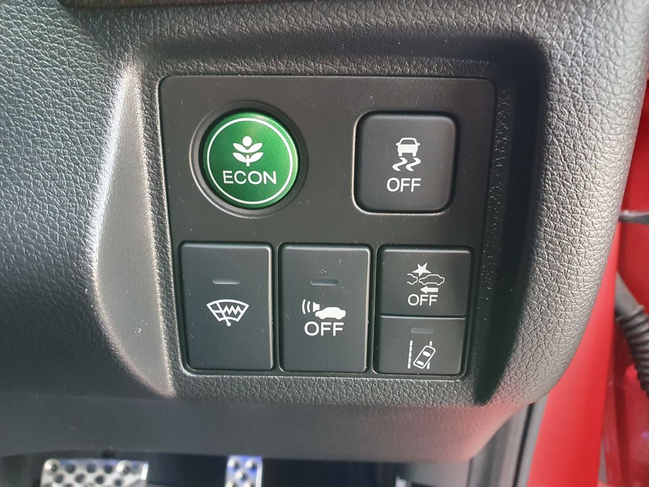 2018 Honda Vezel - image 13