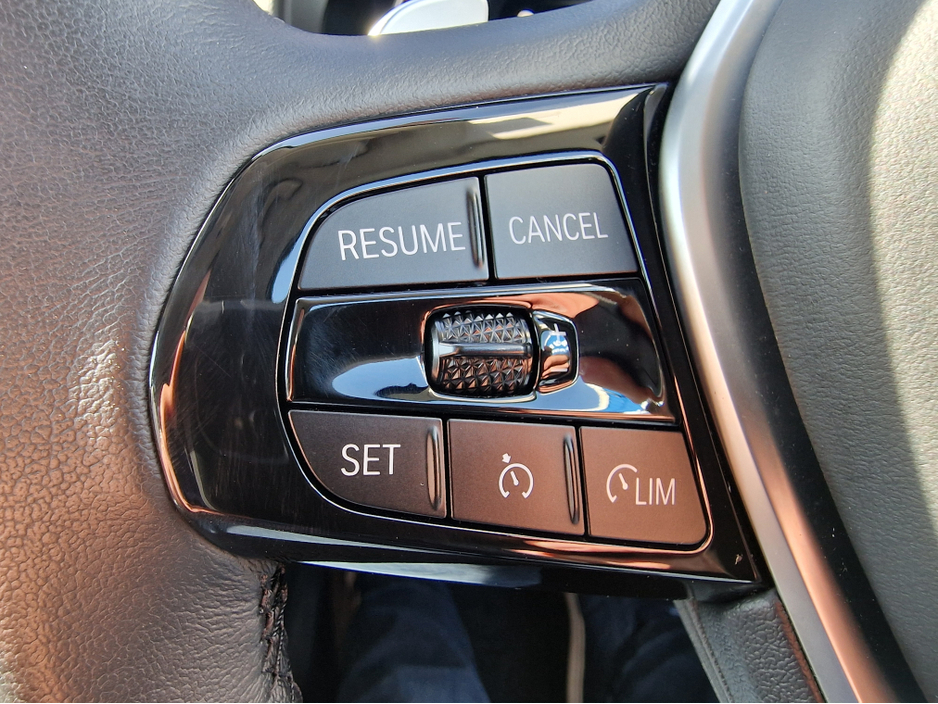 2022 BMW 5 Series - image 18