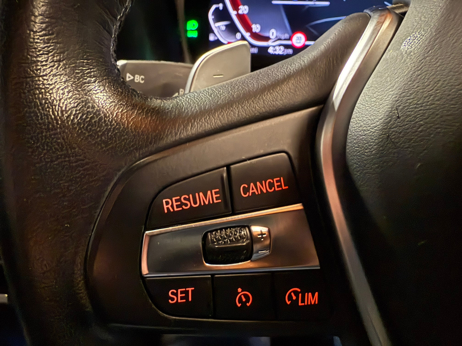 2022 BMW 3 Series - image 20