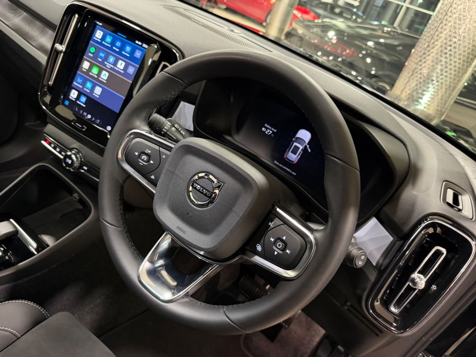 2023 Volvo XC40 - image 29