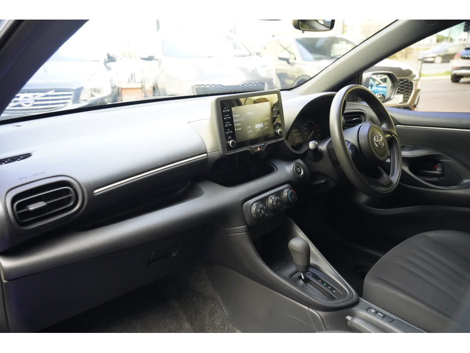 2020 Toyota Yaris - image 22