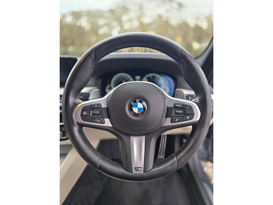 2019 BMW 5 Series - image 19