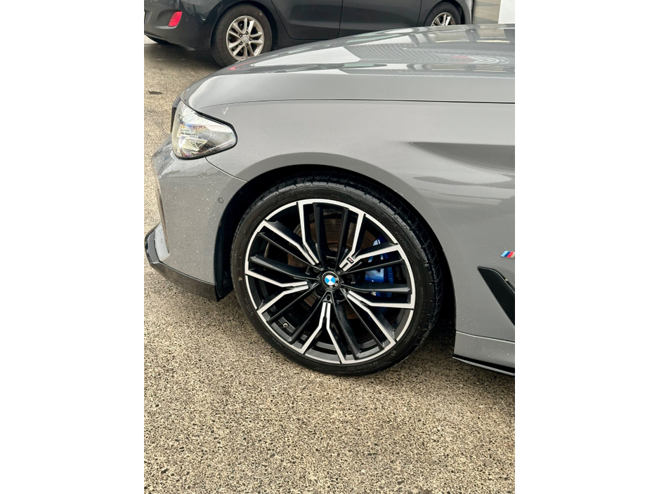 2021 BMW 5 Series - image 7
