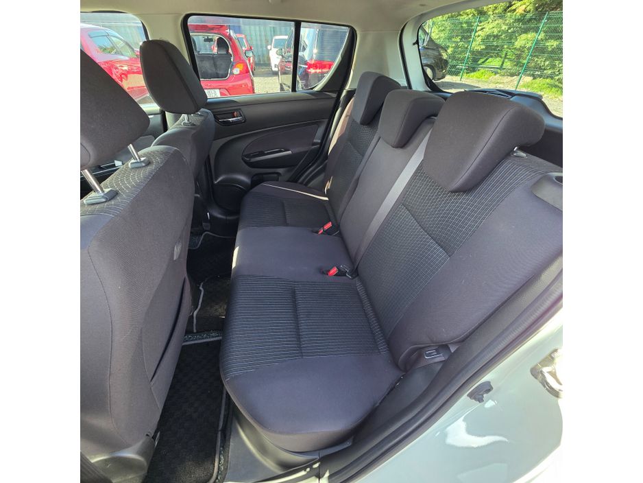 2016 Suzuki Swift - image 15