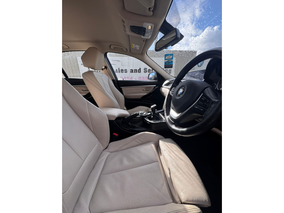 2016 BMW 3 Series - image 18