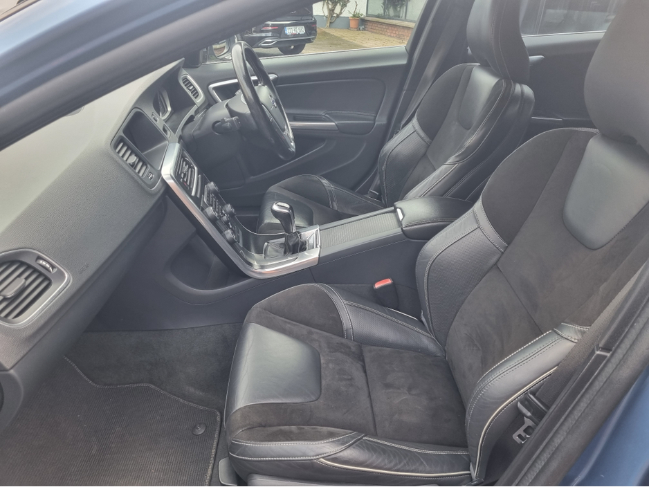 2015 Volvo V60 - image 22