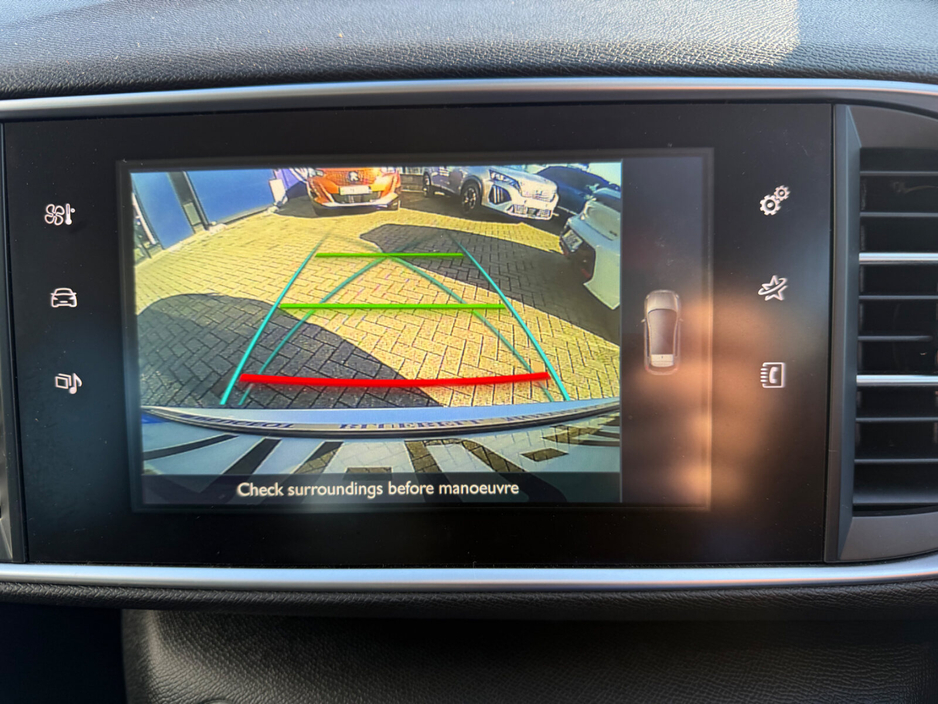 2017 Peugeot 308 - image 13