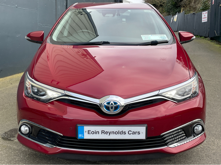 2018 Toyota Auris - image 3