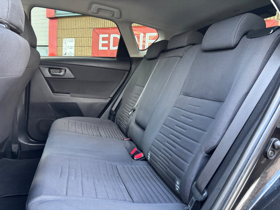 2016 Toyota Auris - image 13