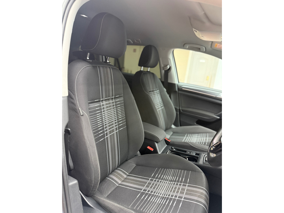 2015 Volkswagen Golf - image 9