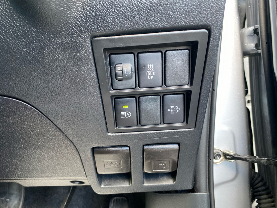 2025 Toyota Hilux 2.8 SR5 MANUAL..Roller shutter..No VAT €54,950