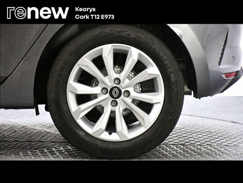 2025 Renault Clio - image 9