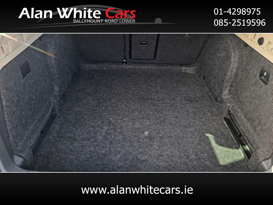 2022 Skoda Superb - image 8