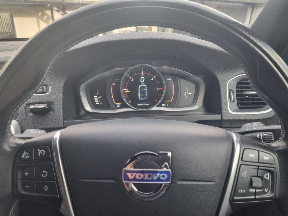 2015 Volvo V60 - image 14