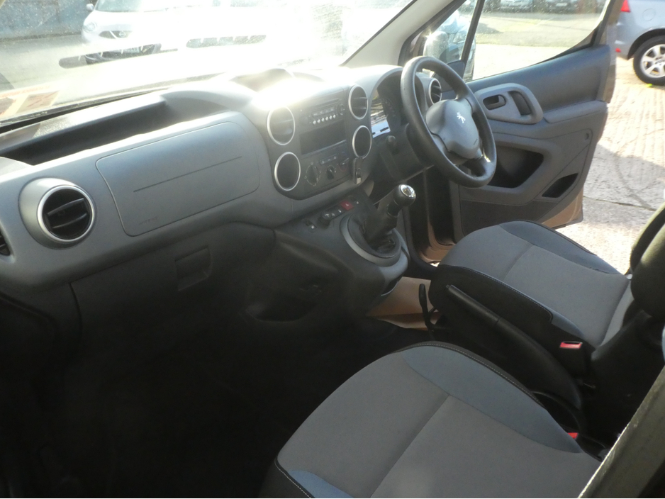 2012 Peugeot Partner TEPEE 1.6 HDI S 92BHP 5 5SEATS 5DR 92 SEATS €6,950